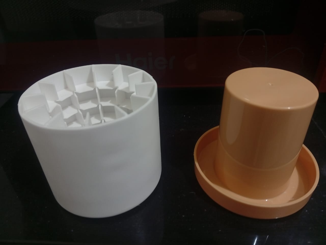 2-in-1 Ice Cube Maker & Bucket